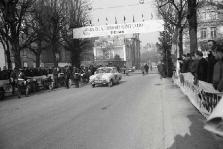 Constantine John Manussis i Jeff Uren – Ford Cortina GT.