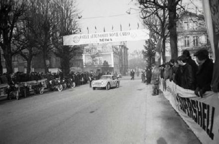 Jean Jacques Thuner i John Gretener – Triumph TR 4.