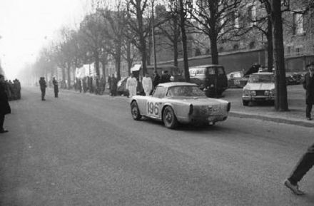 Jean Jacques Thuner i John Gretener – Triumph TR 4.