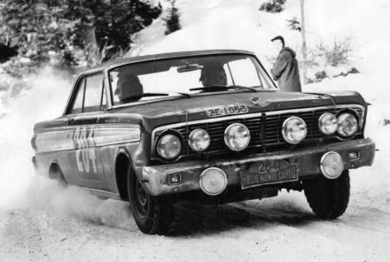 Anne Hall i Denise Mc Cluggage – Ford Falcon Sprint Futura.