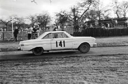 Peter Harper i John Sprinzel – Ford Falcon Sprint.