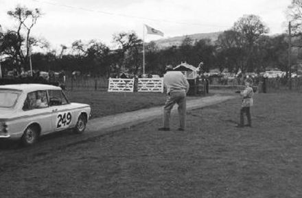 Ernest Hunt i Roger Mac – Hillman Imp.
