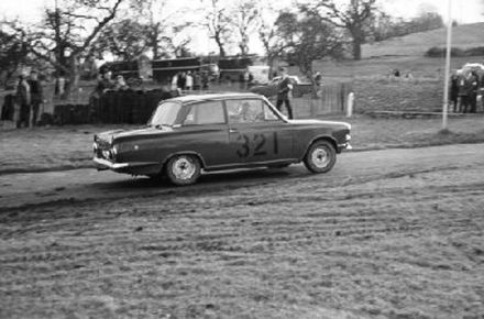 Henry Taylor i Brian Meila – Ford Cortina GT.