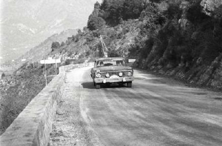 Jo Schlesser i Claude le Guezec – Ford Falcon Sprint Futura.