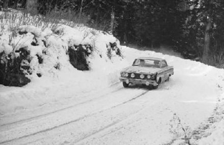 Graham Hill i Ian Walker – Ford Falcon Sprint.