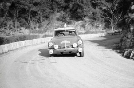 Lucien Bianchi i Jean Claude Ogier – Citroen DS 19.