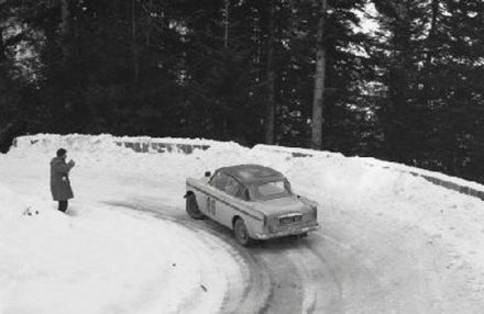 Rosemary Smith i Margaret Lowrey MacKenzie – Sunbeam Rapier.