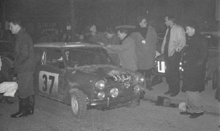 Paddy Hopkirk i Henry Liddon – BMC Mini Cooper S.