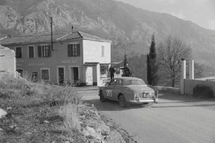Jean Claude Monnin i David Joneaux – Volvo 122.