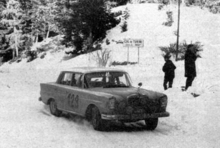 Ewy Rosqvist i Eva Maria Falk – Mercedes Benz 220 SE.