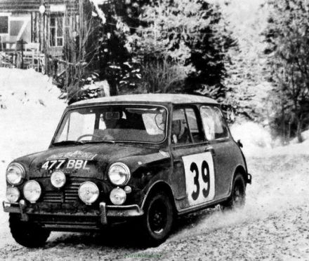 Raymond Baxter i Ernest McMillen – BMC Mini Cooper S.