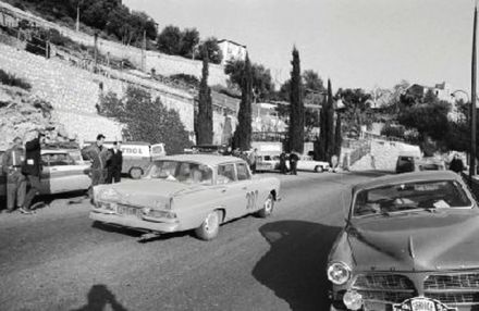 Michel Castaing i Jacques Chambon – Mercedes Benz 220 SE.