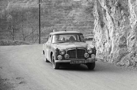 Kenneth James i Mike Hugues – Rover 3000.