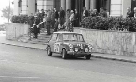 Paddy Hopkirk i Henry Liddon – BMC Mini Cooper S.