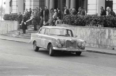 Eugen Böhringer i Klaus Kaiser – Mercedes Benz 300 SE.