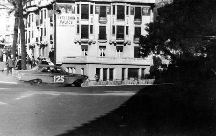 Jo Schlesser i Claude le Guezec – Ford Falcon Sprint Futura.