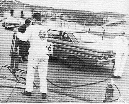 Henry Greder i Martial Delalande – Ford Falcon.