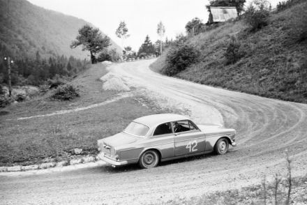 Benedikt i Herle – Volvo 122 S.