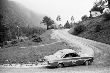 Springer – Ford Taunus coupe.