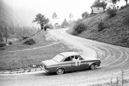 Burkhardt i Heinrich – Ford Taunus coupe.
