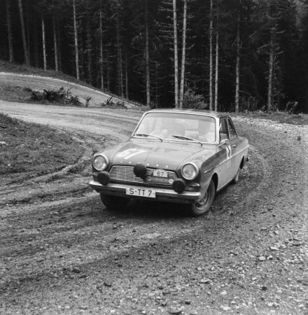 Burkhardt i Heinrich – Ford Taunus coupe.