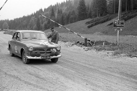 Benedikt i Herle – Volvo 122 S.