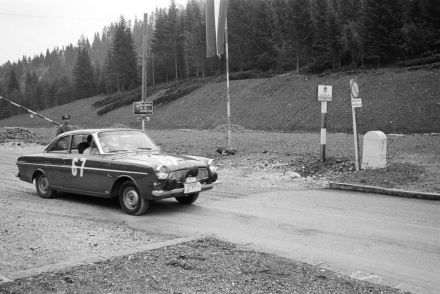 Burkhardt i Heinrich – Ford Taunus coupe.