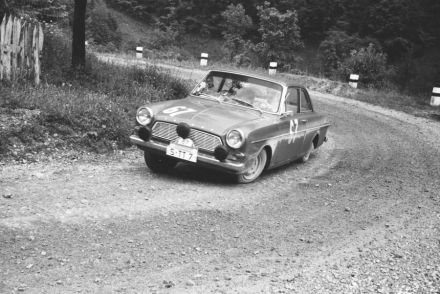 Burkhardt i Heinrich – Ford Taunus coupe.