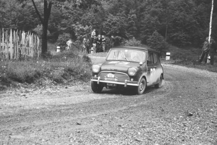 Ferrarin i Zoja – Morris Mini Cooper.