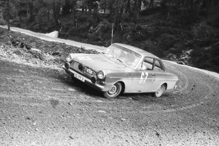Burkhardt i Heinrich – Ford Taunus coupe.
