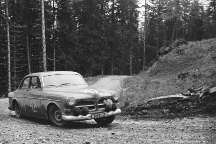 Benedikt i Herle – Volvo 122 S.
