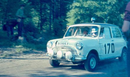 Barbara Johansson i Margot Brahde – BMC Mini.