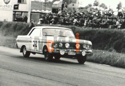 B.Ljungfeldt i Fergus Sager – Ford Falcon Sprint.