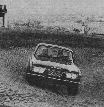 Roger Clark i Johnstone Syer – Rover 2000.