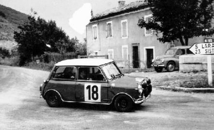 Paddy Hopkirk i Henry Liddon – Mini Cooper S.