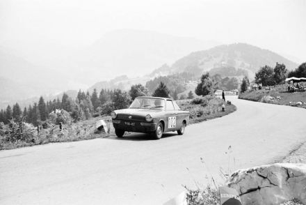 BMW 700