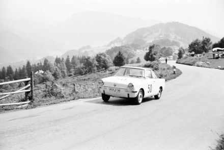 BMW 700