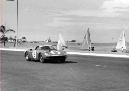 Lucien Bianchi – Ferrari 250 LM.