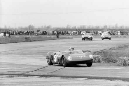 Hans Herrmann - Abarth 2000 Sport.