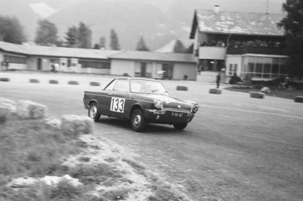 BMW 700