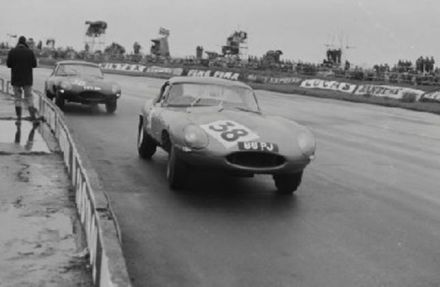 Roy Salvadori – Jaguar E-type Lightweight.