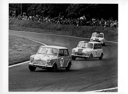 Nr.75. Elizabeth Jones, nr.70. Trevor Taylor – Morris Mini Cooper S.