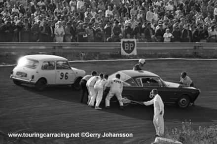 Nr.83. Jan Johansson – Fiat 2300 S coupe, nr.96.Charles Stancomb – Austin Mini Cooper S.