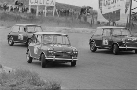  Nr.117. Rob Slotemaker, nr.107. John Handley, nr.108. Ralph Broad – Austiny Mini Cooper S.