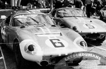 Nr.6.Jochen Neerpasch i Chris Amon, nr.5.Dan Gurney i Bob Bondurant - Shelby Cobra Daytona Coupe.