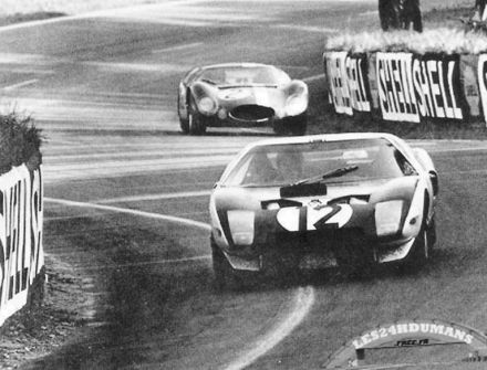 Richard Attwood i Jo Schlesser - Ford GT40.