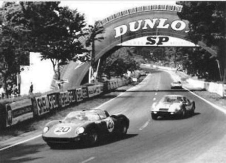 Jean Guichet i Nino Vaccarella - Ferrari 275 P.