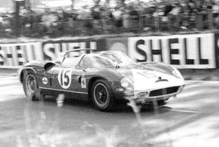 Pedro Rodriguez i Skip Hudson - Ferrari 330 P.