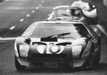 Phil Hill i Bruce McLaren - Ford GT40.