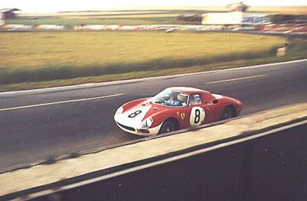 John Surtees i Lorenzo Bandini - Ferrari 250 LM.